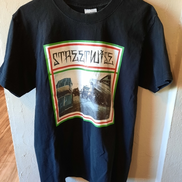 Street wise Other - Streetwise men's size Medium Shirt short sleeve.